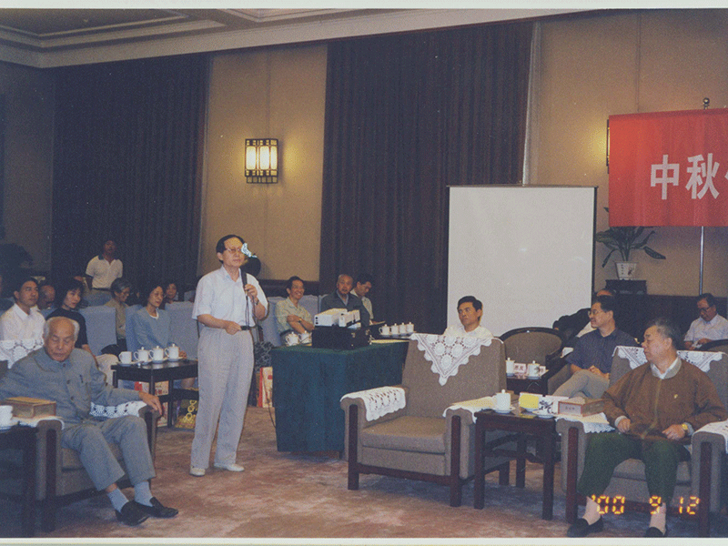 中国著名保健专家洪昭光教授在做金年会中国jinnian宁专题演讲